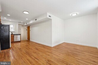 1538 Christian St in Philadelphia, PA - Building Photo - Building Photo