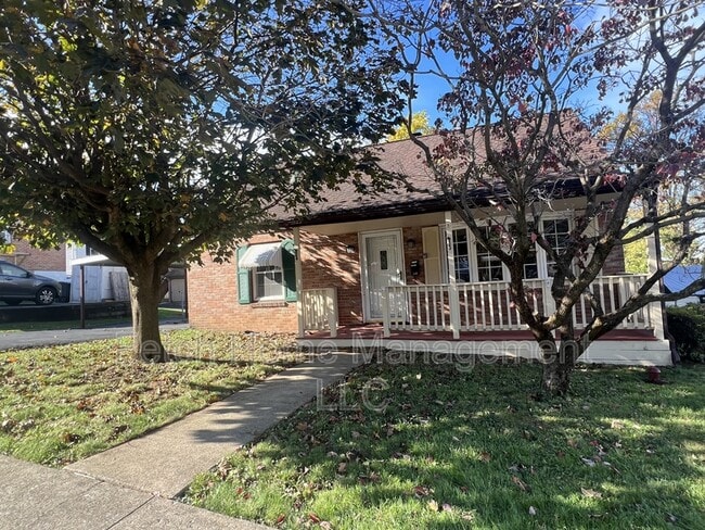 143 Cedar St in Ephrata, PA - Building Photo - Building Photo