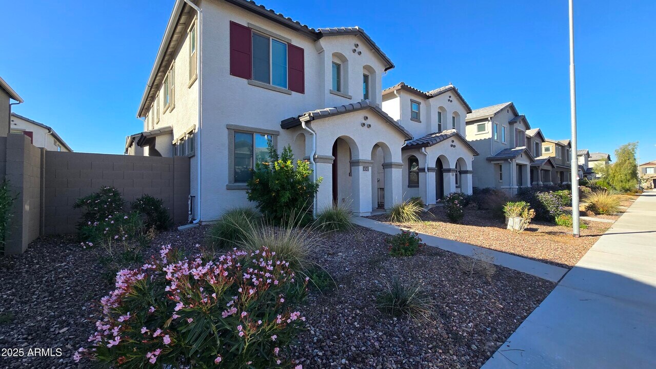 4242 S 58th Dr in Phoenix, AZ - Building Photo