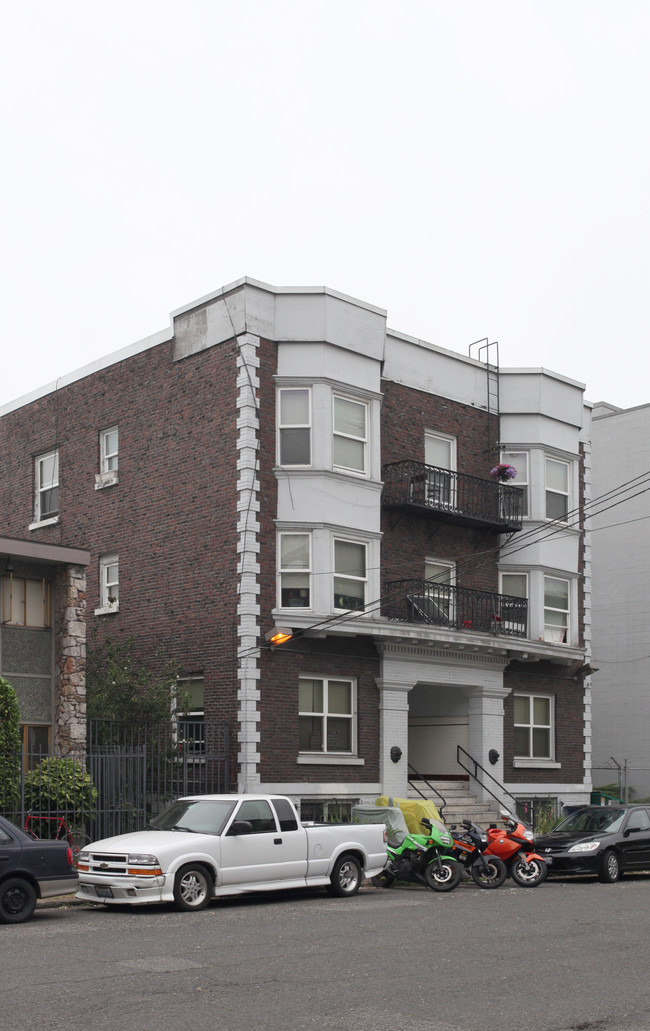 Mercury Apartments in Seattle, WA - Building Photo - Building Photo