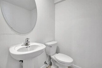 20492 NW 4th Ave in Miami, FL - Building Photo - Building Photo