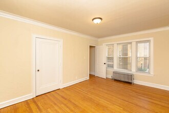 5425 W Montrose Ave in Chicago, IL - Building Photo - Building Photo
