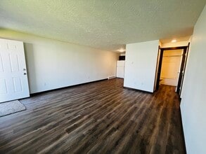 2414 E Francis Ave in Spokane, WA - Foto de edificio - Building Photo