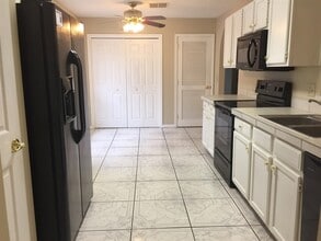 5588 Jeremy Ln in Jacksonville, FL - Foto de edificio - Building Photo