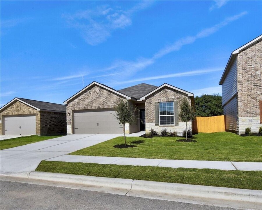 321 Cannon Wy in Liberty Hill, TX - Building Photo