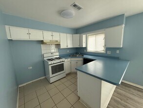 34114 N White Oak Ln in Gurnee, IL - Building Photo - Building Photo