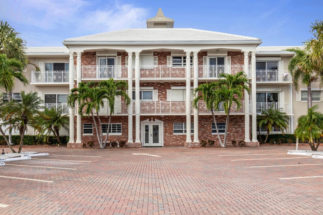 1198 Hillsboro Mile in Hillsboro Beach, FL - Foto de edificio