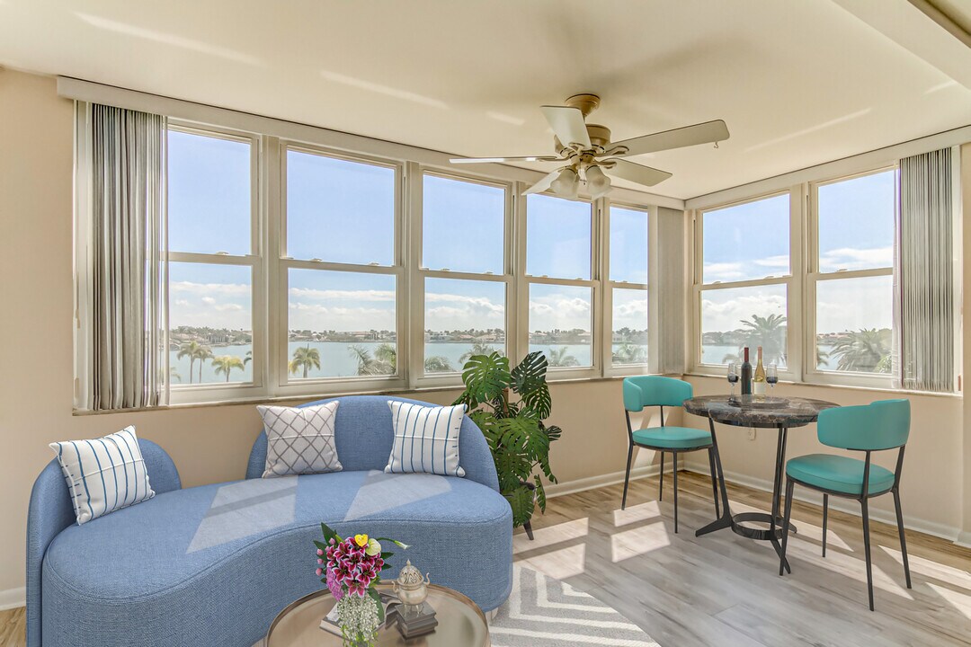5130 Brittany Dr S in St. Petersburg, FL - Building Photo