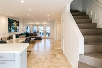 1987 NE 123rd St in North Miami, FL - Building Photo - Building Photo