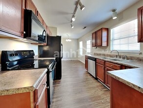 1309 Lowell St in Kernersville, NC - Foto de edificio - Building Photo