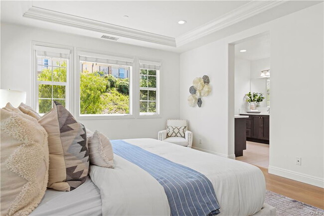 40 Forster in Lake Forest, CA - Foto de edificio - Building Photo