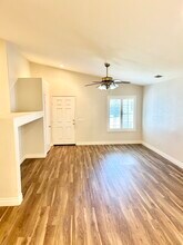 30277 Twain Dr in Menifee, CA - Foto de edificio - Building Photo