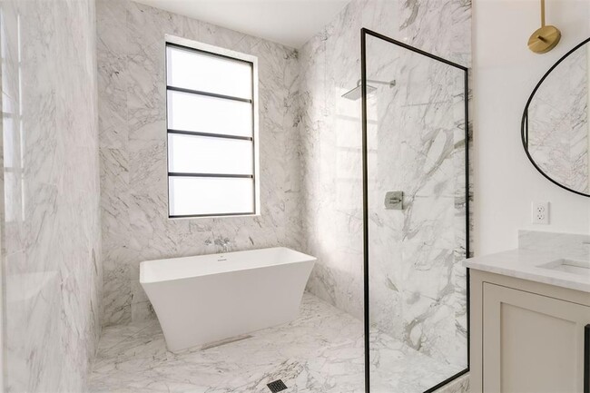 827 NW 8th St in Oklahoma City, OK - Building Photo - Building Photo