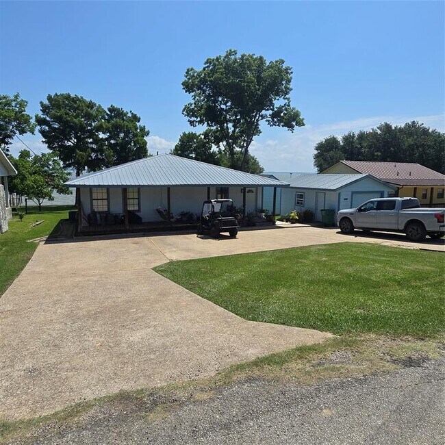 500 Highcrest Dr in Pointblank, TX - Building Photo - Building Photo