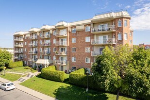 4625 Félix-Leclerc Av in St. Laurent, QC - Building Photo