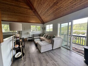 1574 Wailele St, Unit Top Unit in Honolulu, HI - Foto de edificio - Building Photo