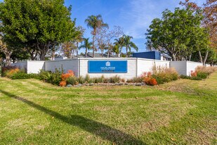 Hazelridge in Anaheim, CA - Building Photo