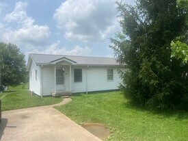 3812 Charlie Moran Hwy in Horse Cave, KY - Building Photo