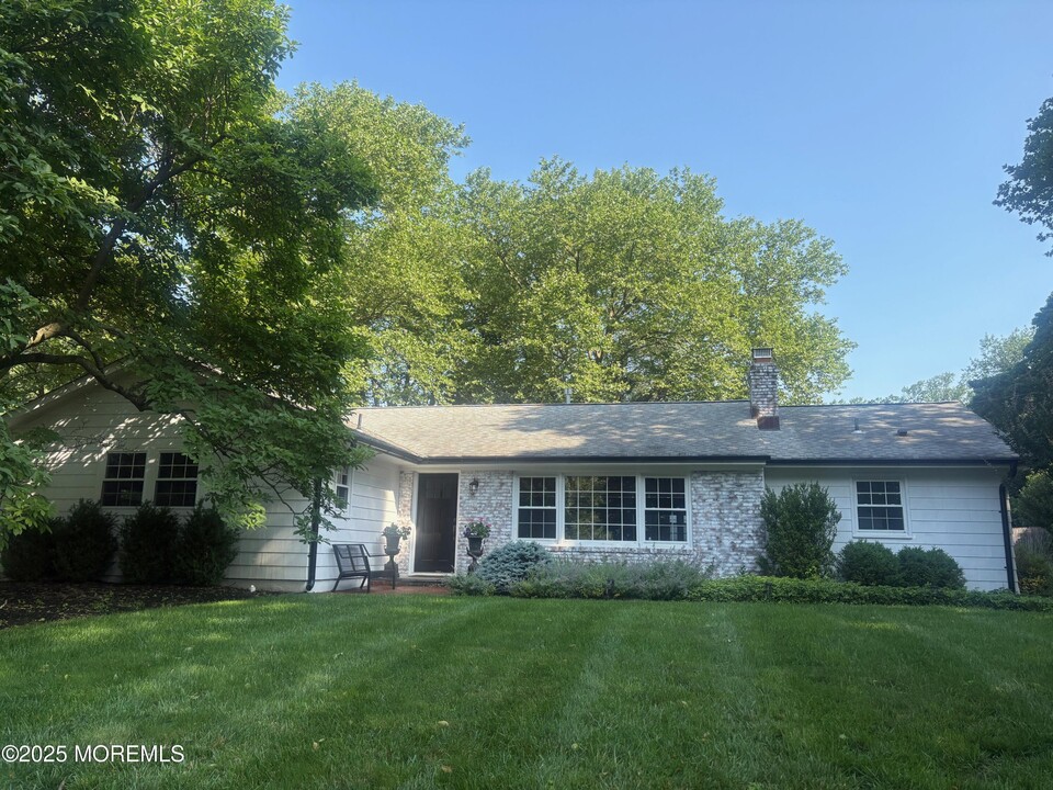 41 Pelican Rd in Middletown, NJ - Foto de edificio