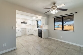 15070 Flathead Rd in Apple Valley, CA - Building Photo - Building Photo