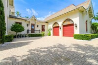 730 21st Ave S in Naples, FL - Foto de edificio - Building Photo