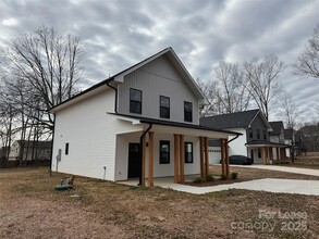 3915 Privette Rd, Unit 1 in Matthews, NC - Building Photo - Building Photo