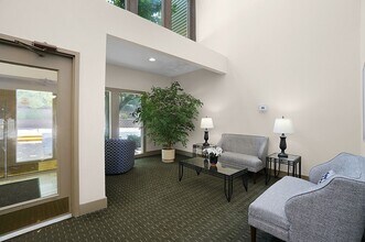1033 Wilton Royal Dr in St. Louis, MO - Foto de edificio - Building Photo