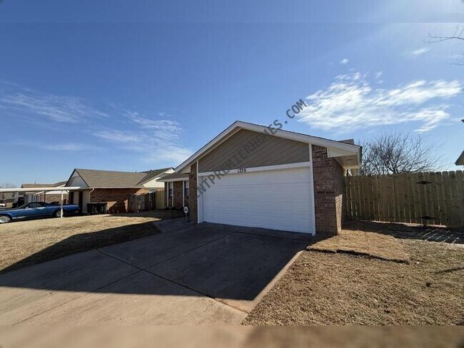 1720 SE 7th St in Moore, OK - Building Photo - Building Photo