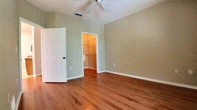10017 Courtney Palms Blvd in Tampa, FL - Building Photo - Building Photo