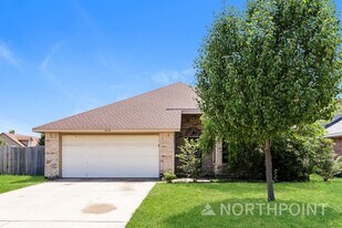 315 Forestwood Dr in Forney, TX - Building Photo