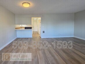 12345 SW Hall Blvd in Portland, OR - Building Photo - Building Photo