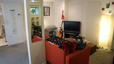 1912 Biltmore St NW, Unit B in Washington, DC - Building Photo - Building Photo