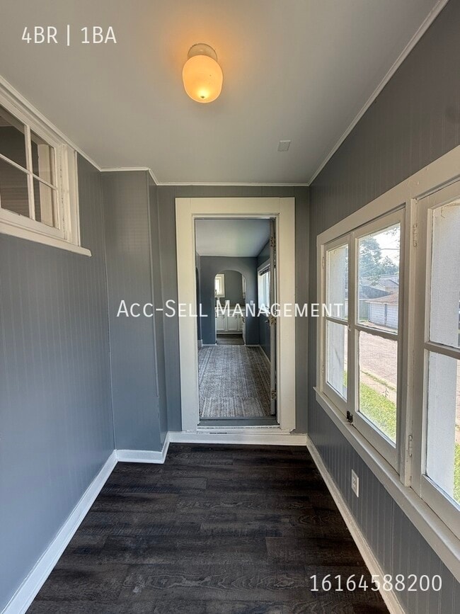 419 Brenner St NE in Grand Rapids, MI - Foto de edificio - Building Photo