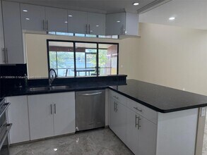 2701 SW 58th Manor in Fort Lauderdale, FL - Building Photo - Building Photo
