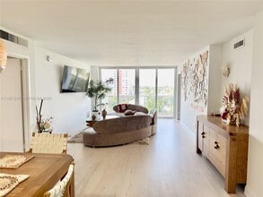 3140 S Ocean Dr in Hallandale Beach, FL - Building Photo - Building Photo