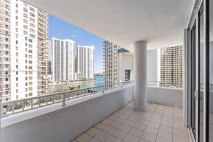 801 Brickell Key Blvd in Miami, FL - Building Photo