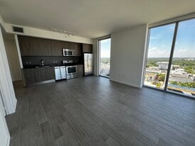 208 NE 35th Ter, Unit C1 in Miami, FL - Building Photo