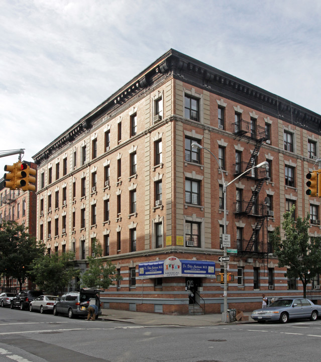 211 Wadsworth Ave in New York, NY - Building Photo