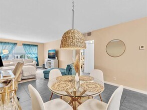 2555 NE 11th St in Fort Lauderdale, FL - Building Photo - Building Photo