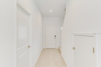 8449 Lunar Skye St in Sarasota, FL - Building Photo - Building Photo