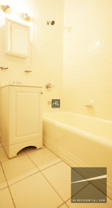 EAST 87 STREET in New York, NY - Building Photo