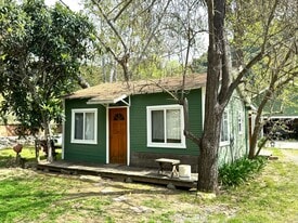 10832 Creek Rd in Ojai, CA - Building Photo