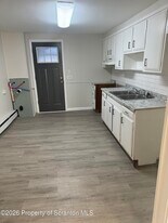 513 Oak St in Old Forge, PA - Building Photo