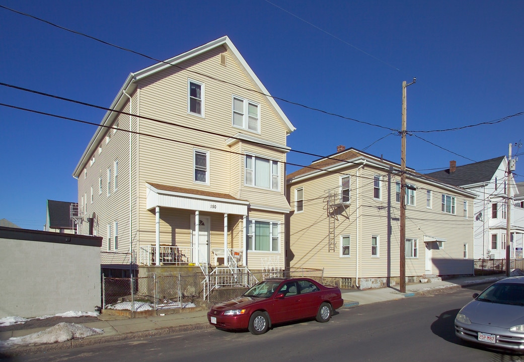 150-160 Davis St in Fall River, MA - Foto de edificio