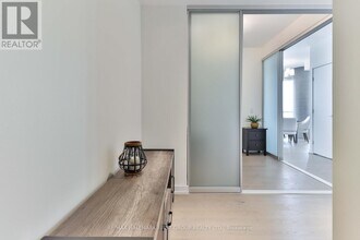 488 University Ave in Toronto, ON - Building Photo - Building Photo