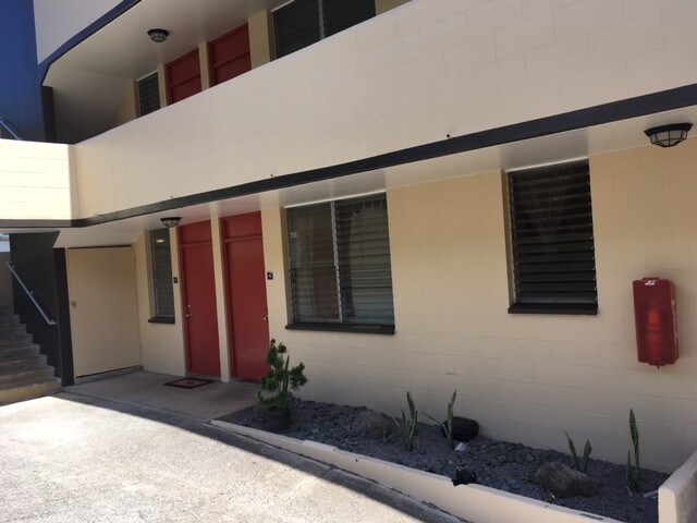 275 Auwaiolimu St-Unit -112 + Pkg#14 & 17 in Honolulu, HI - Building Photo