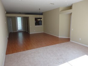 9303 Huntington Park Way in Tampa, FL - Building Photo - Building Photo