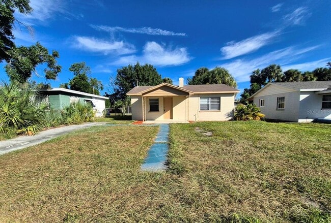 property at 1725 W Arch St