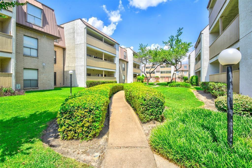 8517 Hearth Dr in Houston, TX - Foto de edificio