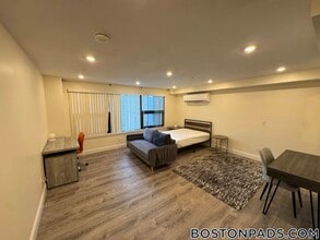 1028a Commonwealth Ave in Boston, MA - Building Photo - Building Photo